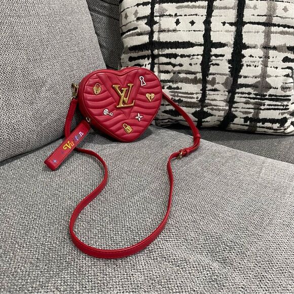 Louis Vuitton |limited edition| new wave heart crossbody bag love lock quilted - Picture 1 of 16
